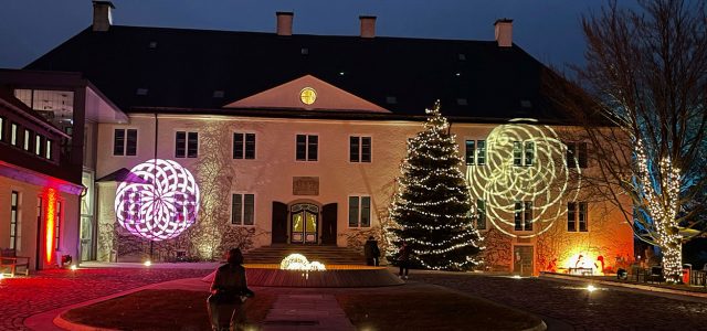 Schloss Benkhausen wird weihnachtlich beleuchtet