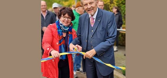 Paul Gauselmann weiht Brücke ein