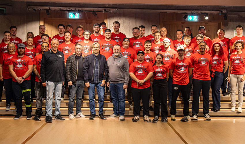 Die Merkur Group feiert mit den Düsseldorfer Panther den Aufstieg der Football-Mannschaft in die German Football League. © Merkur Group