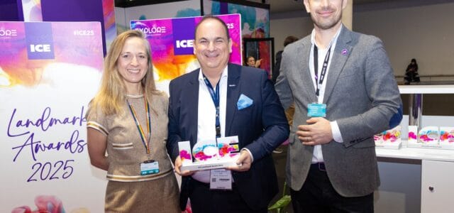 Aristidis Tsikouras (Mitte) erhält den ICE Landmark Award 2025 aus den Händen von Ewa Bakun (Director of Industry Insight and Engagement Clarion Gaming) sowie Stuart Hunter (Managing Director Events Clarion Gaming). © Merkur Group