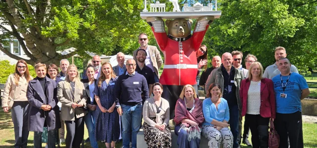 Die Datenschutzkoordinatoren der Merkur Group kamen zum Workshop auf Schloss Benkhausen zusammen. © Merkur Group