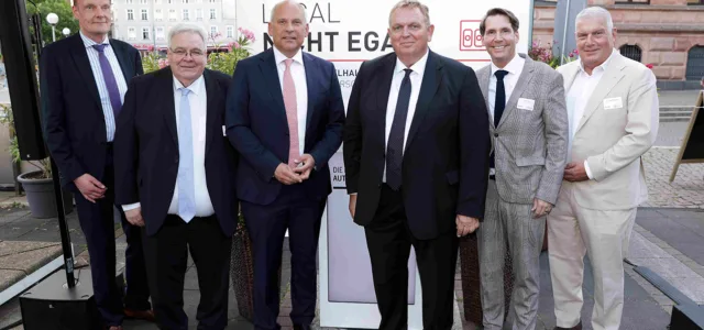 Michael Stang (von links), Michael Wollenhaupt, Prof. Dr. Roman Poseck, Georg Stecker, Andreas Rey und Christoph Schwarzer beim Parlamentarischen Abend in Wiesbaden. © DAW
