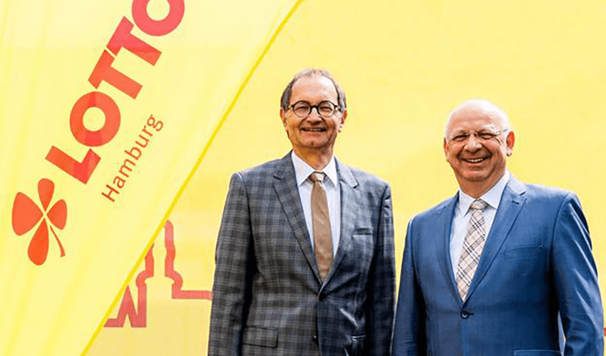 Michael Heinrich und Torsten Meinberg, Geschäftsführer von Lotto Hamburg, © Foto Brunkhorst
