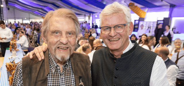 Oktoberfest: Paul Gauselmann und Sohn Michael Gauselmann feierten das Merkur-Oktoberfest gemeinsam mit den Mitarbeiterinnen und Mitarbeitern. © Oliver Krato