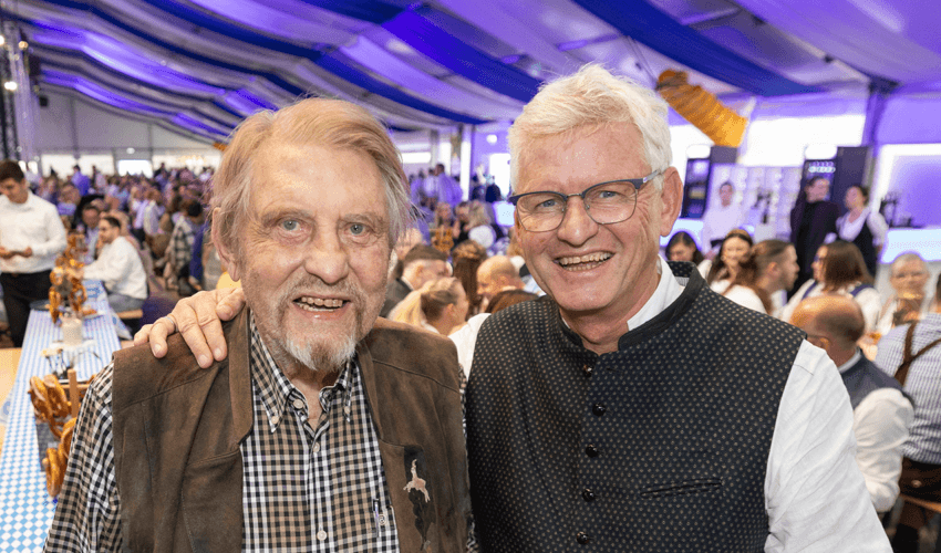 Oktoberfest: Paul Gauselmann und Sohn Michael Gauselmann feierten das Merkur-Oktoberfest gemeinsam mit den Mitarbeiterinnen und Mitarbeitern. © Oliver Krato