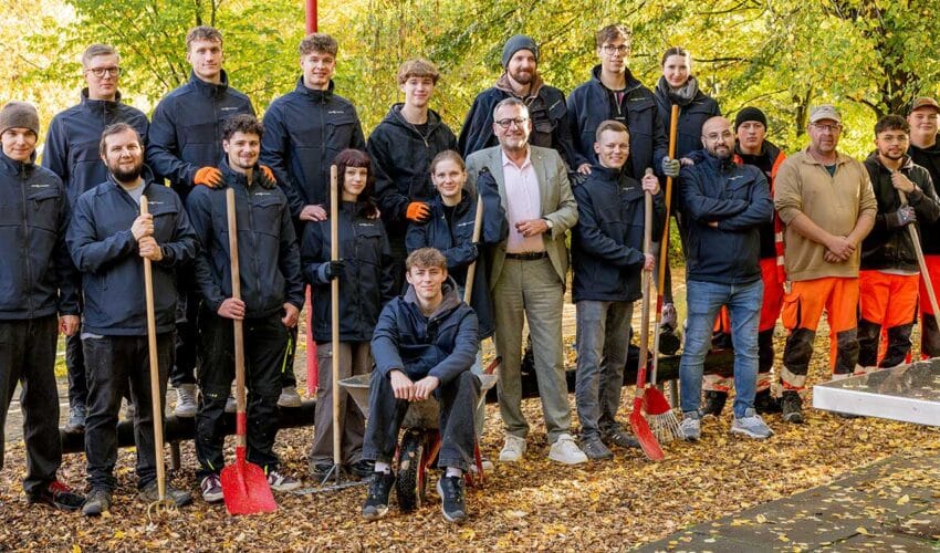 Löwen Entertainment Löwen-Azubis helfen