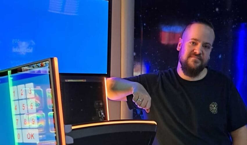 Löwen Play Eric Schmitt